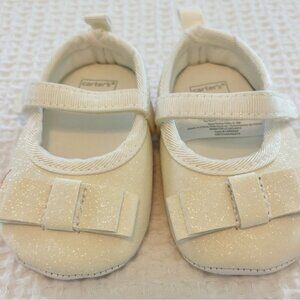 Carter’s Baby Girl White Glitter Bow Crib Shoes | Size 0-3M
